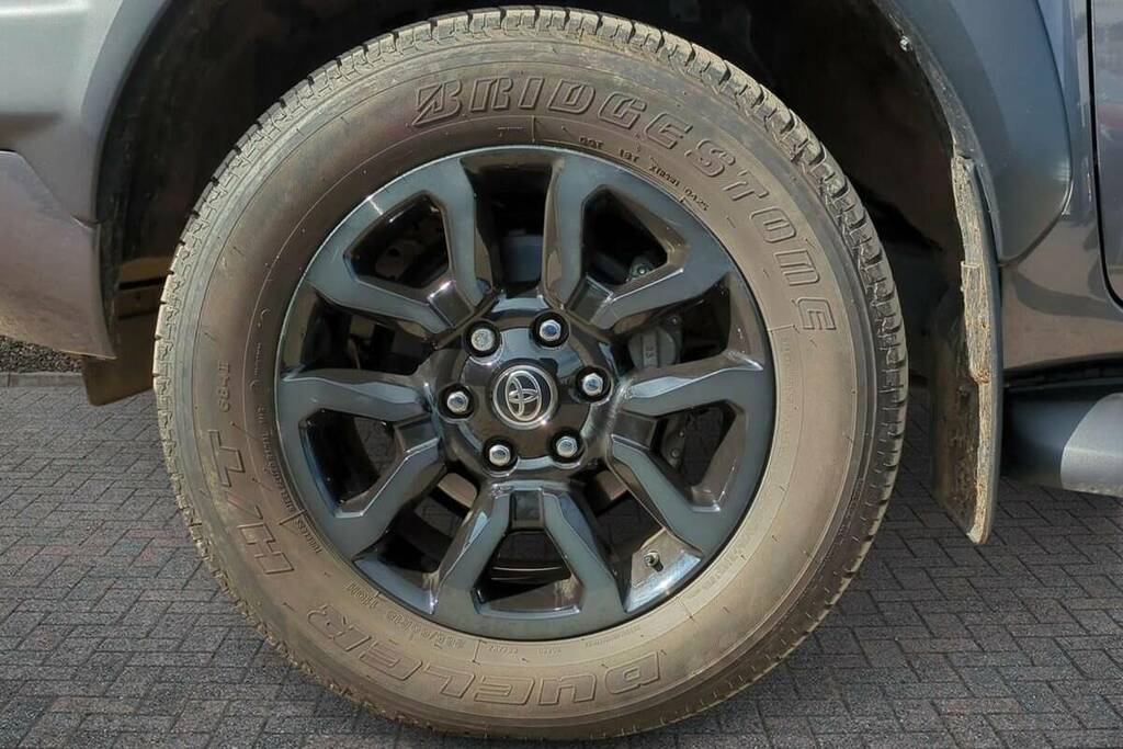 Toyota HILUX Invincible X Dcab Pick Up 2.8 D 48V VK25OHT Grey #6