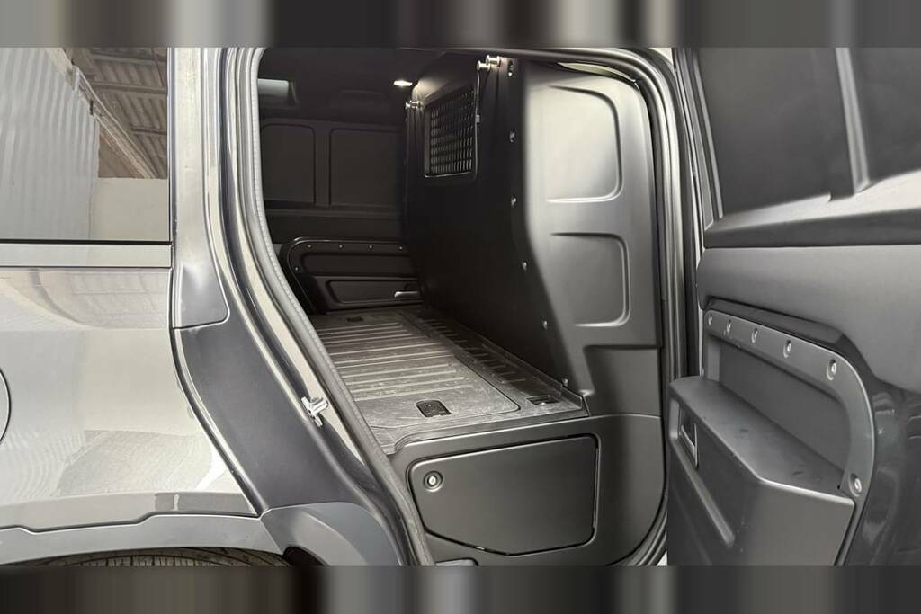 Land Rover Defender 110 3.0 D300 Hard Top Hse 3 Seat NV71GFA Grey #4