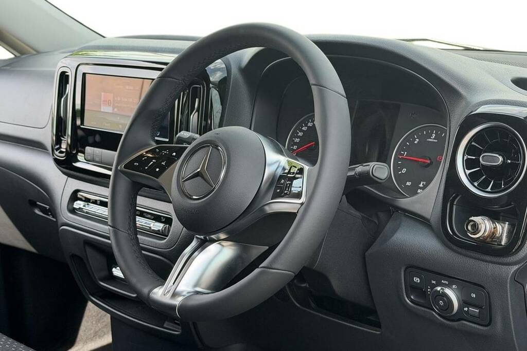 Mercedes-Benz Vito 116Cdi Select Van 9G-tronic Black #4