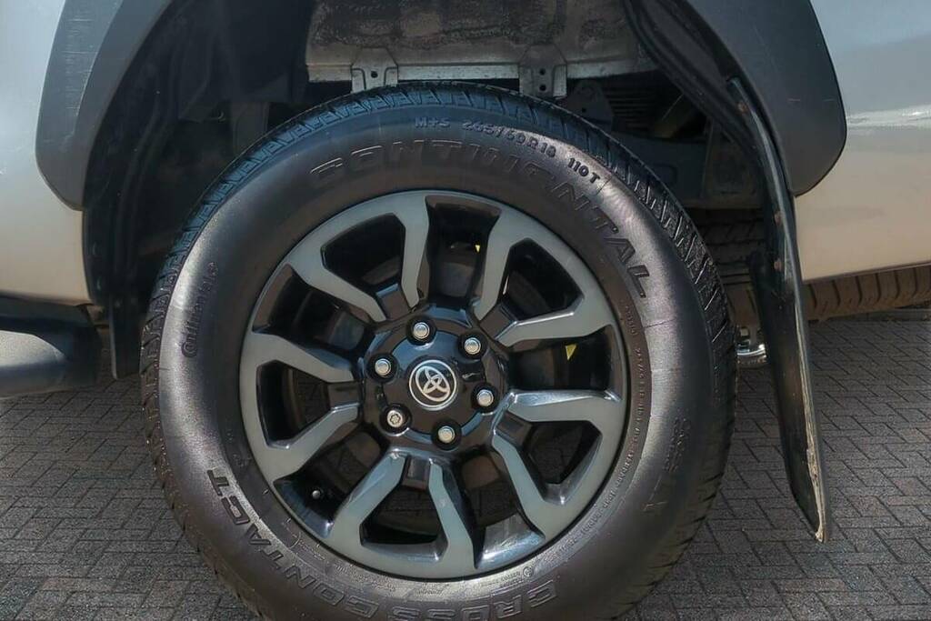 Toyota HILUX Invincible X Dcab Pick Up 2.8 D-4d Silver #6