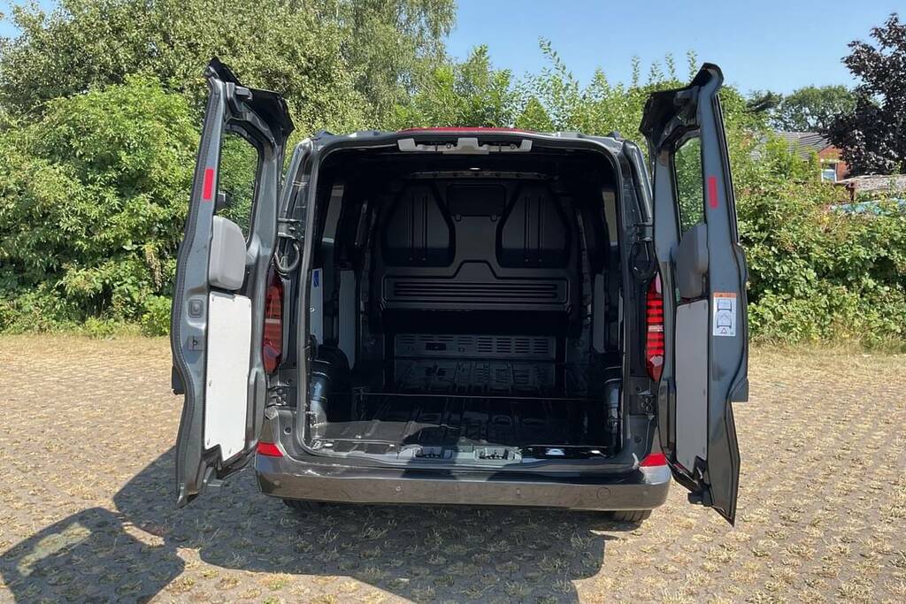 Volkswagen Transporter 2.0 Tdi 150 Commerce Plus Van #2
