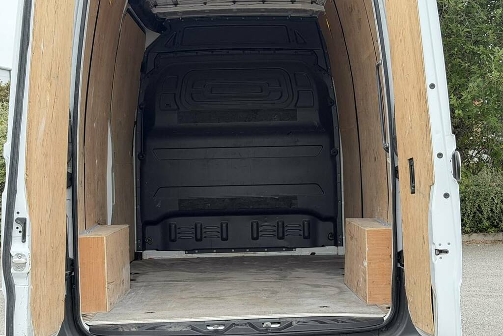 Mercedes-Benz Sprinter 3.5T H1 Premium Van White #2