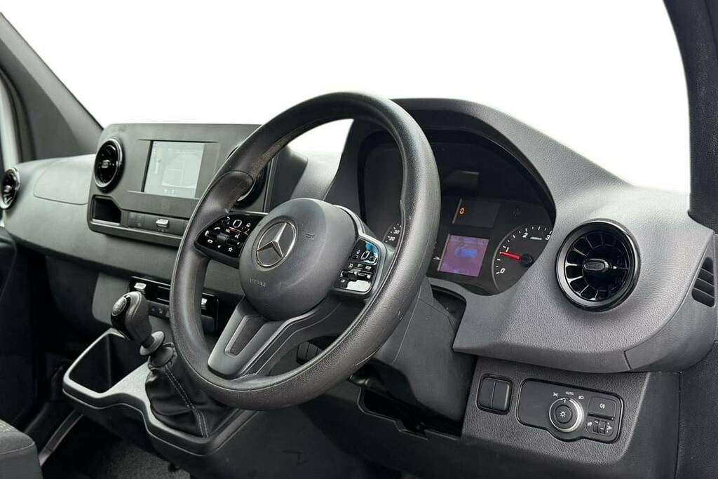 Mercedes-Benz Sprinter 3.5T H1 Premium Van White #4
