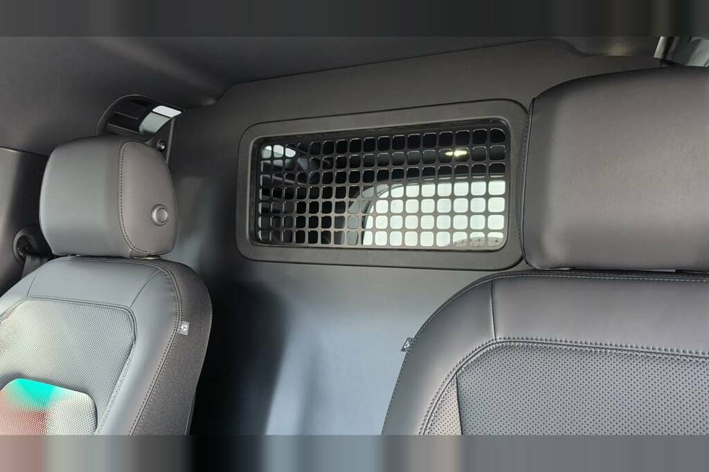 Land Rover Defender 90 3.0 D250 Hard Top S Black #4