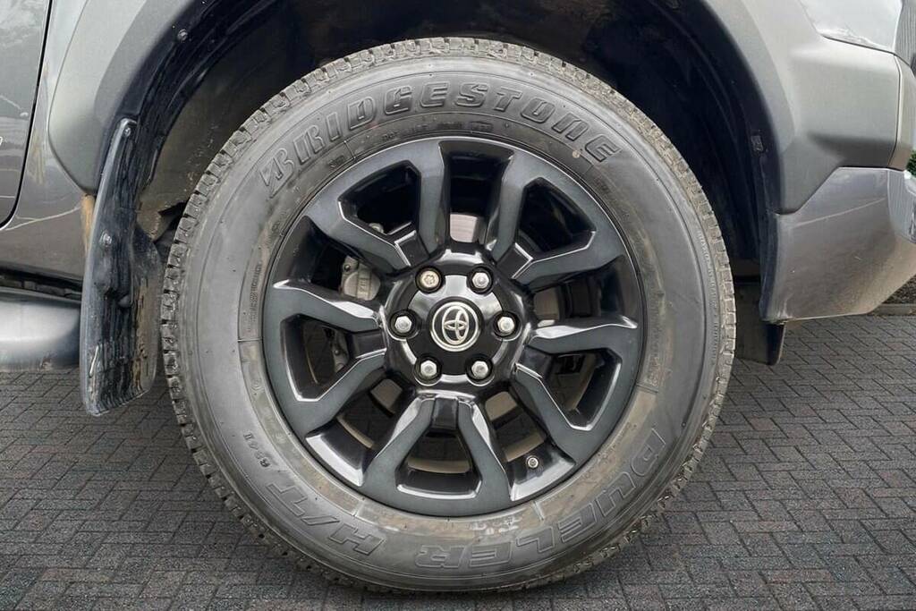 Toyota HILUX Invincible X Dcab Pick Up 2.8 D 48V Grey #6