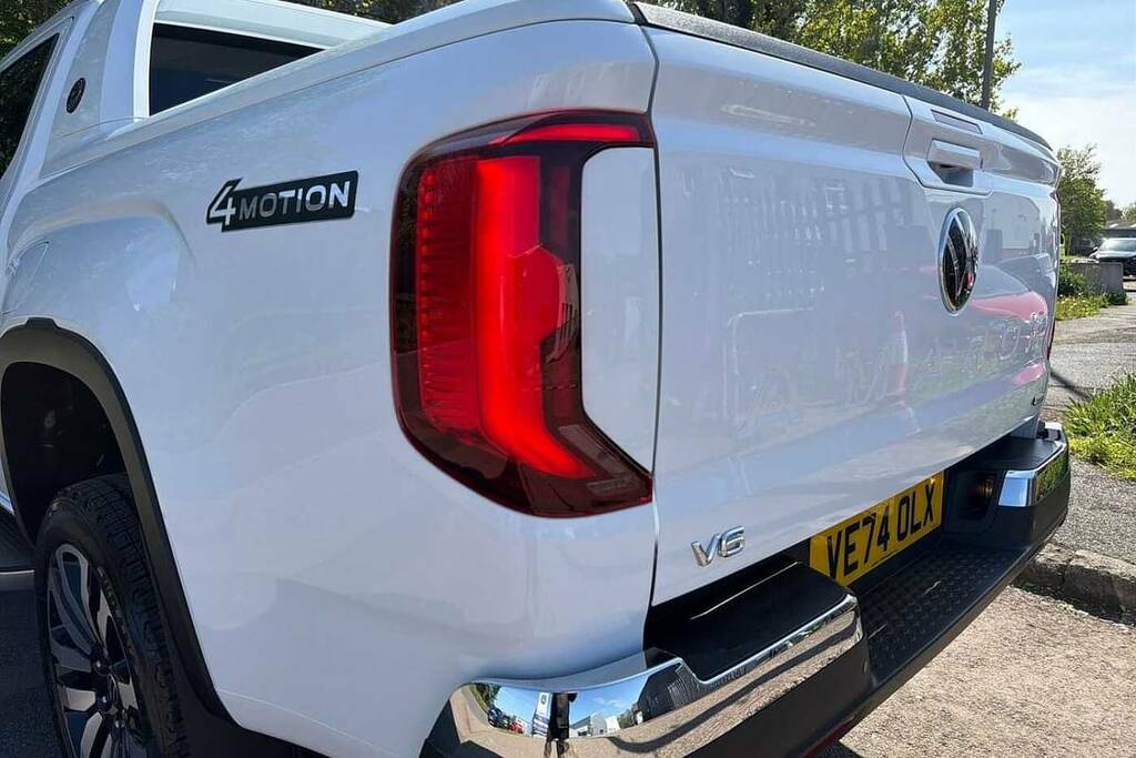 Volkswagen Amarok Style Red #15