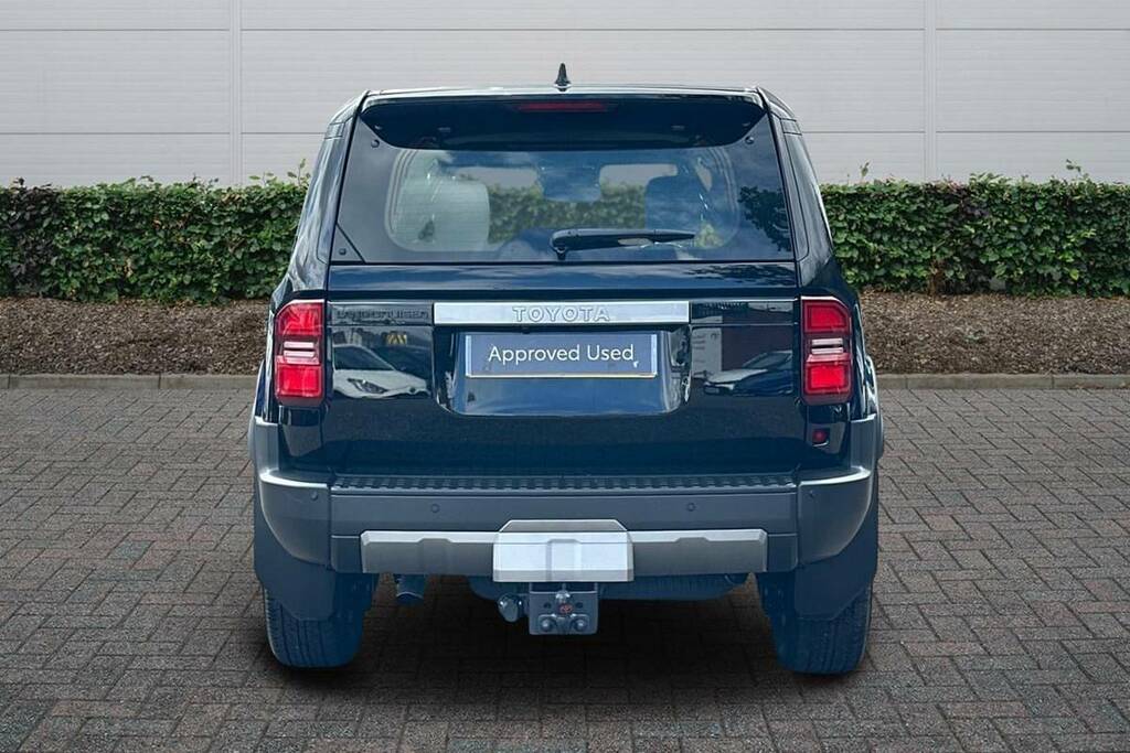 Toyota Land Cruiser 2.8D 205 Commercial Black #4