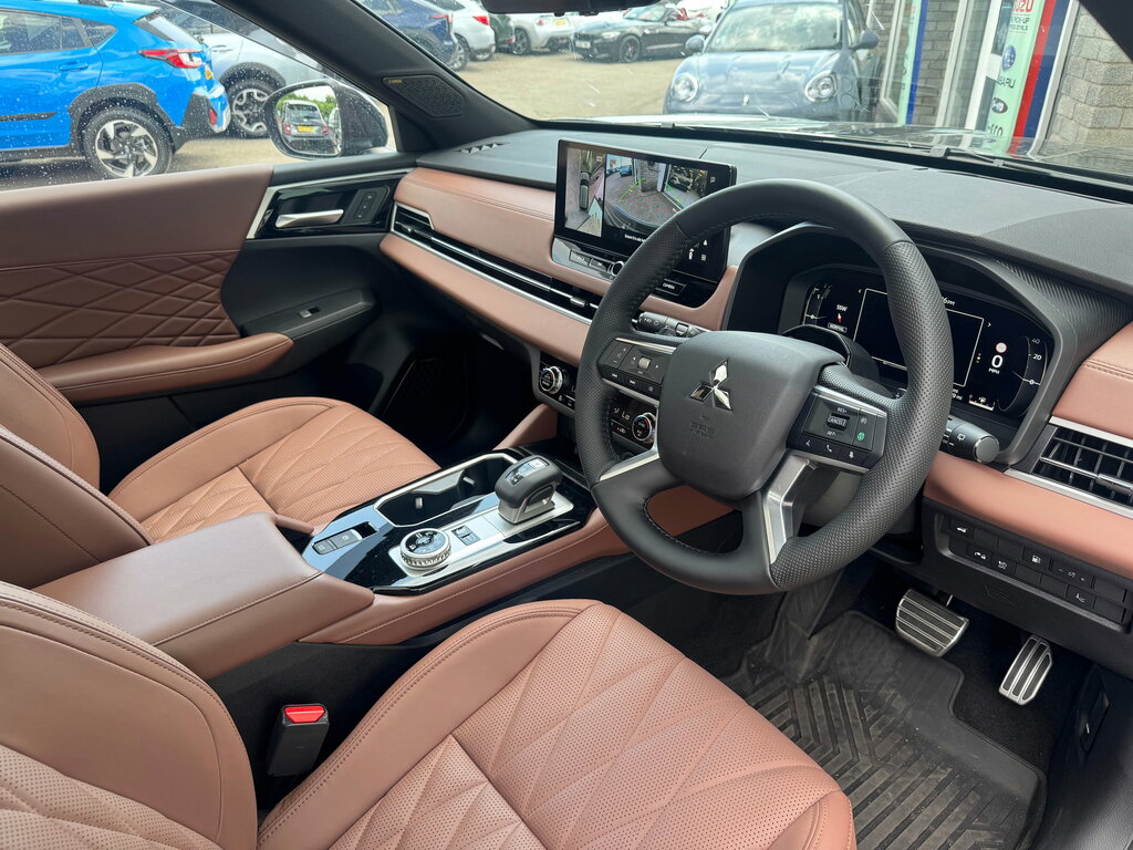 Mitsubishi Outlander 2.4 Phev Diamond 2360 cc Black #2