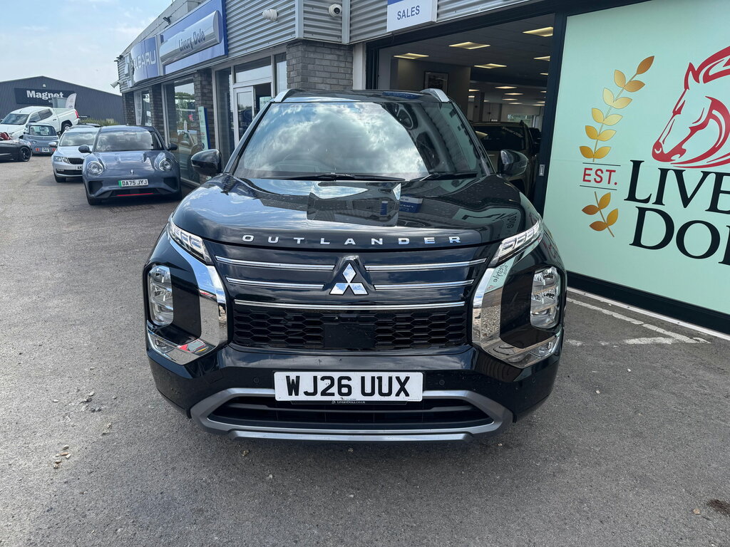Mitsubishi Outlander 2.4 Phev Diamond 2360 cc Black #4