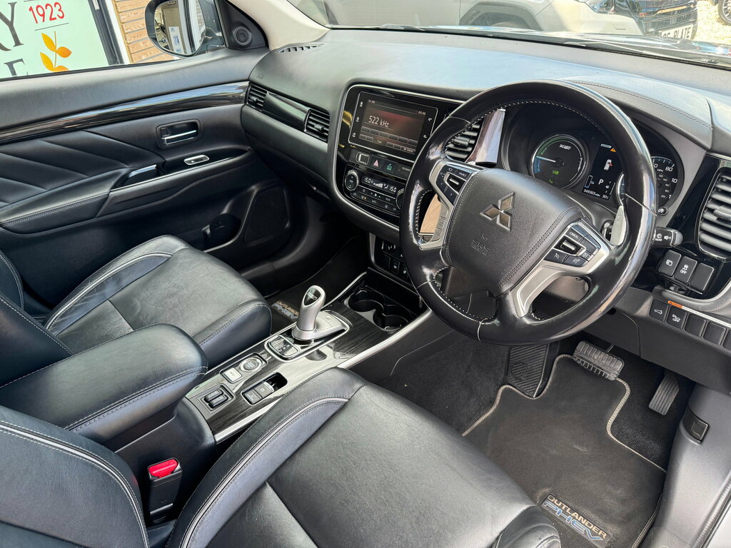 Mitsubishi Outlander 2.0H 12Kwh 4H Suv Plug-in Hybrid Cvt 4W Grey #2