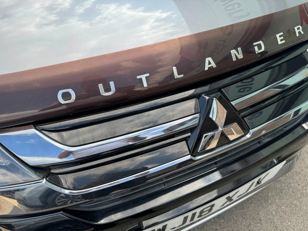 Mitsubishi Outlander 2.0H 12Kwh 4H Suv Plug-in Hybrid Cvt 4W Grey #4