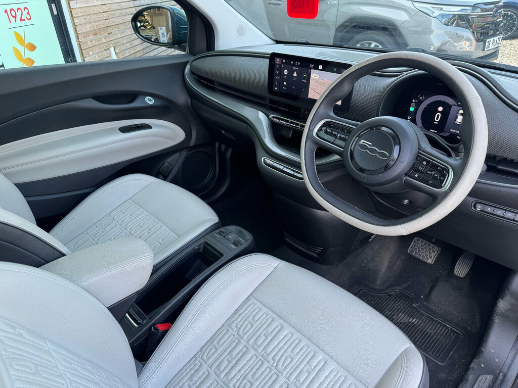 Fiat 500E 42Kwh La Prima Hatchback 118 Ps Green #2