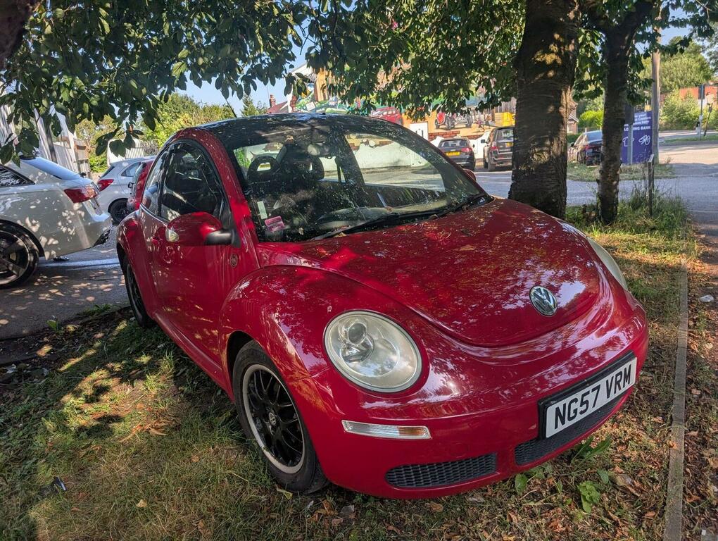 Volkswagen Beetle Hatchback 1.6 Luna Euro 4 200757 Red