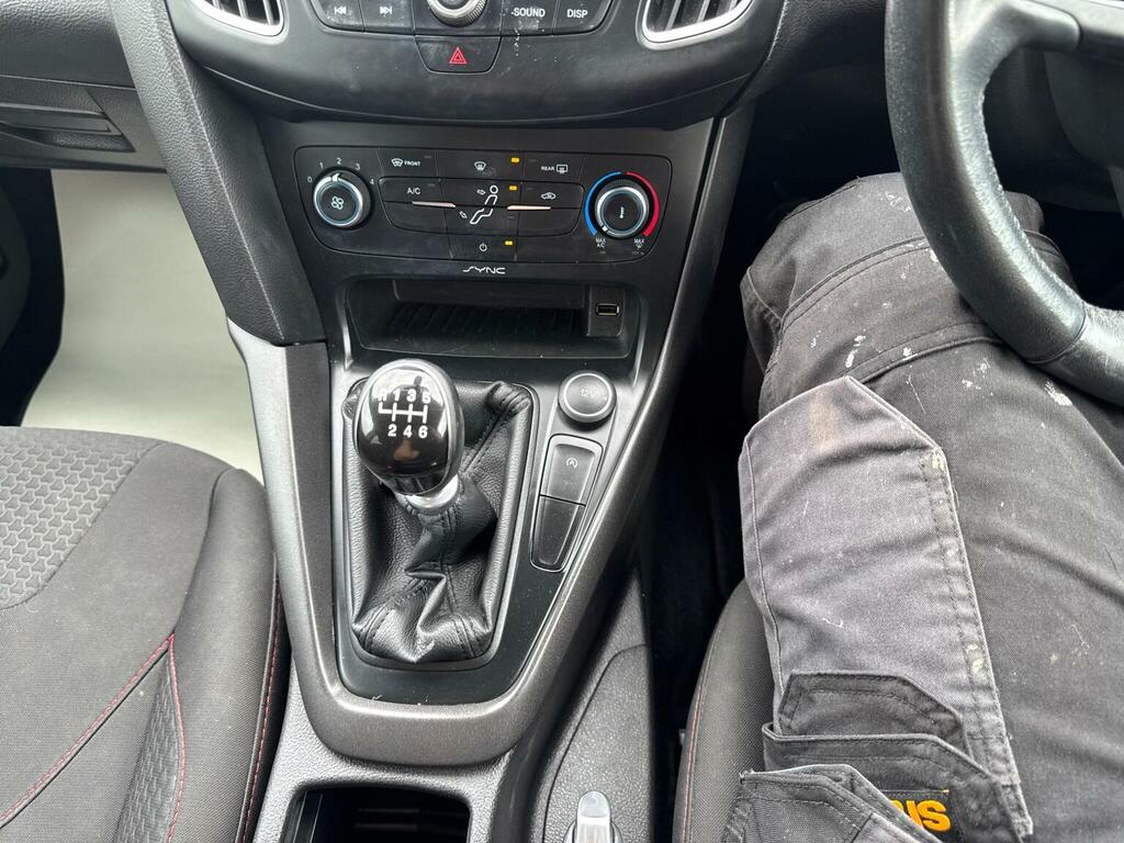 Ford Focus 1.6 Tdci Edge Estate Euro 5 Ss White #38