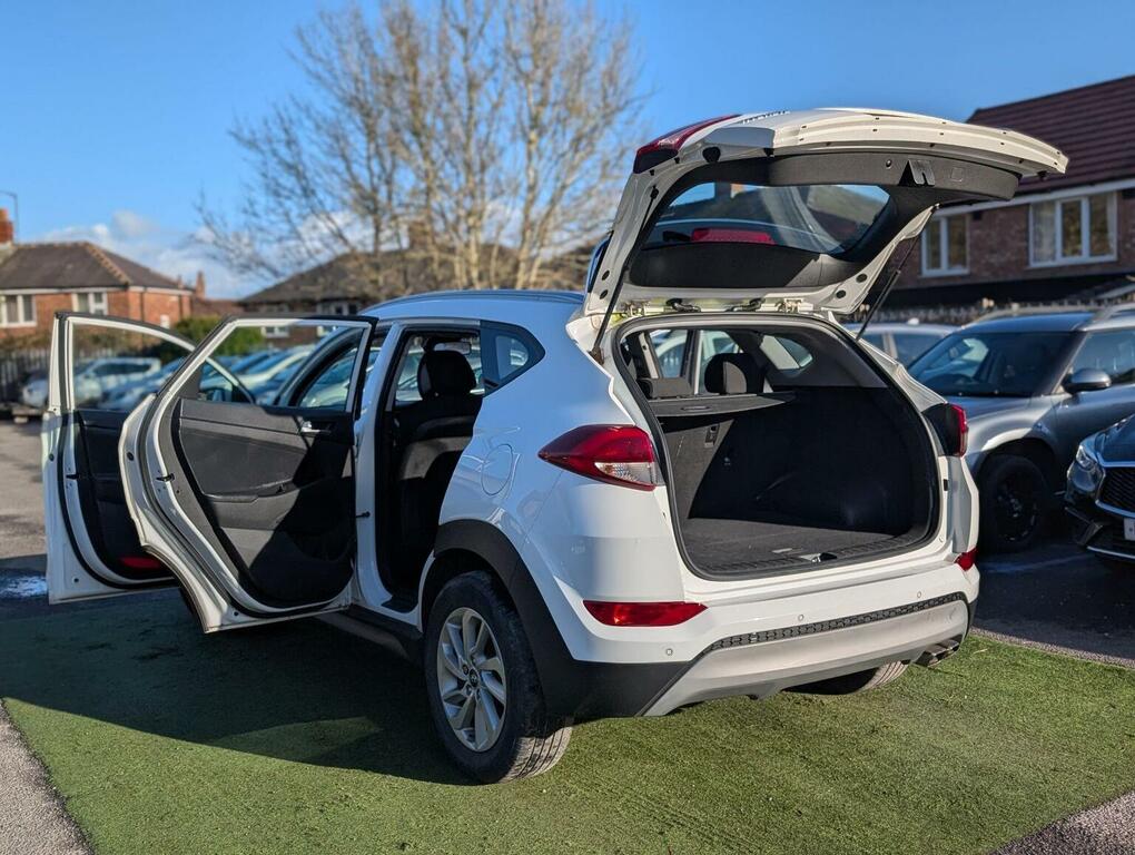 Hyundai Tucson 2.0 Crdi Blue Drive Se Nav Euro 6 Ss White #3