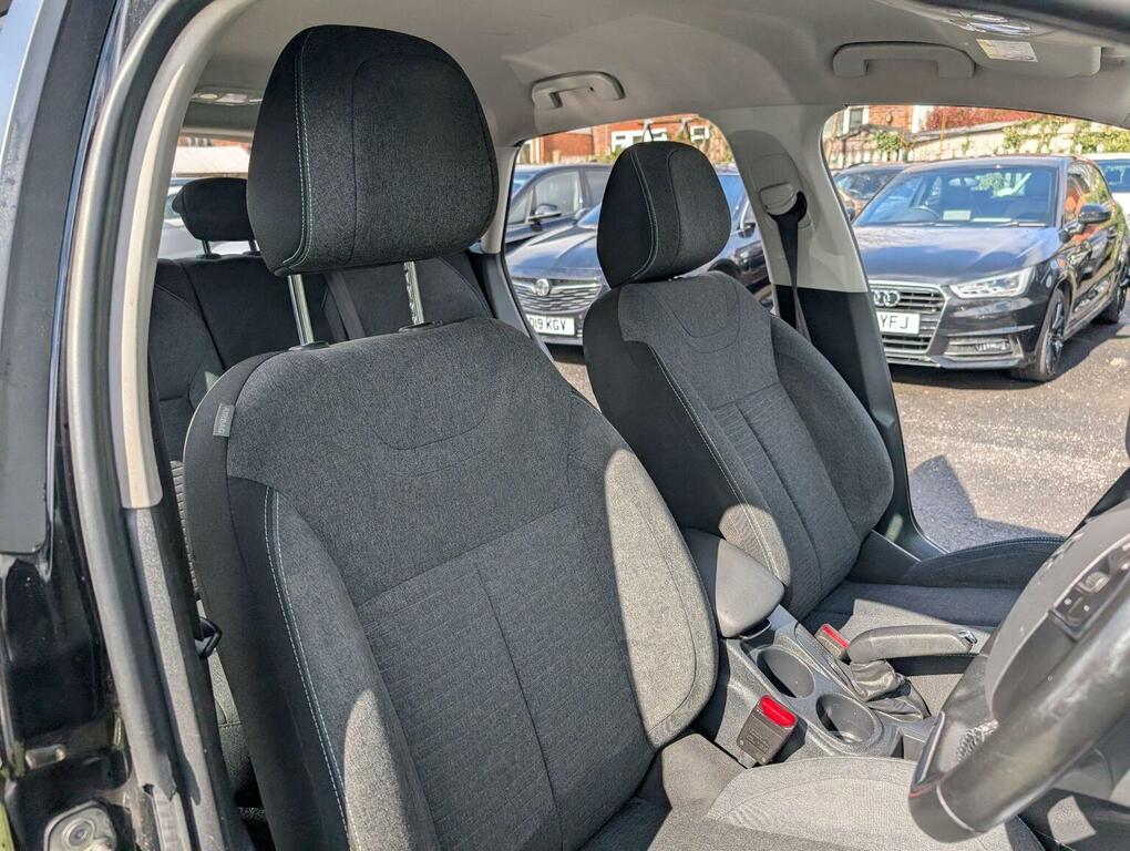 Citroen C4 Grand Bluehdi Exclusive Red #44