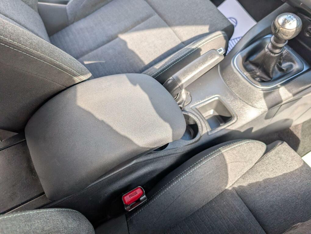 Citroen C4 Grand Bluehdi Exclusive Red #52