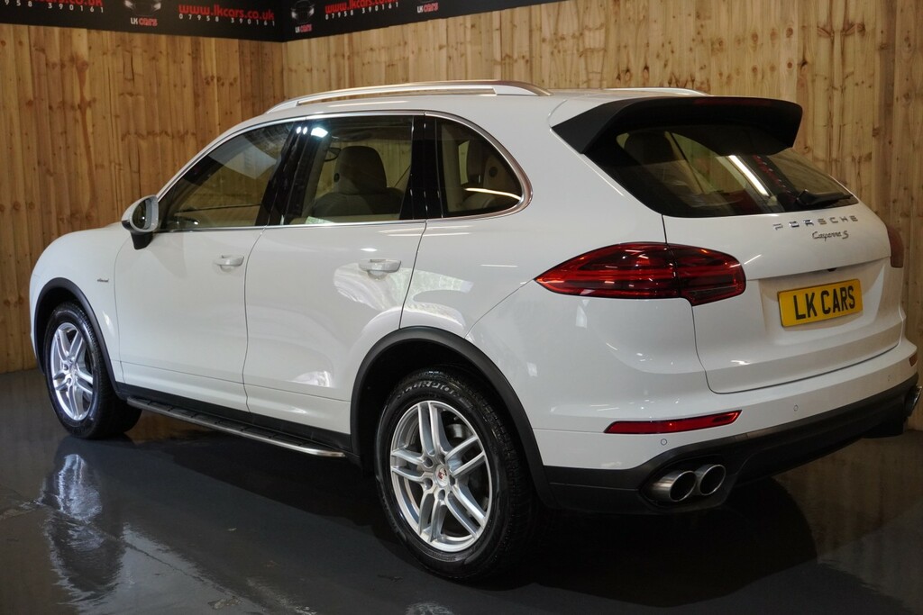 Porsche Cayenne 4.2 Td V8 S White #4