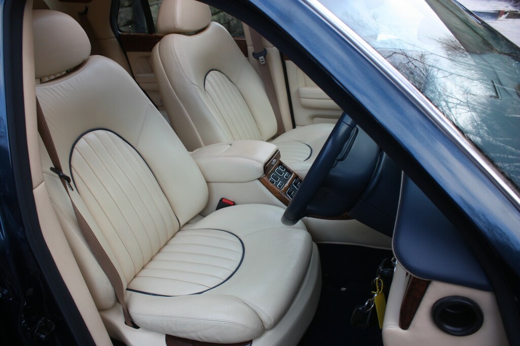 Bentley Arnage Red Label Silver #14