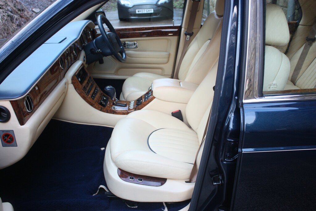 Bentley Arnage Red Label Silver #13