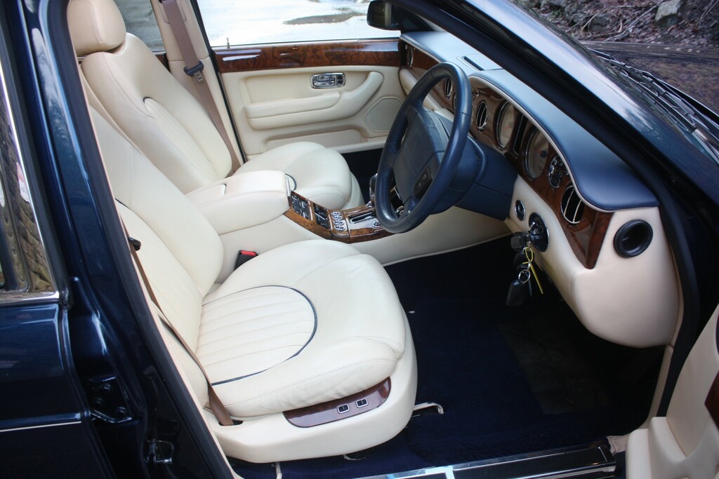 Bentley Arnage Red Label Silver #12