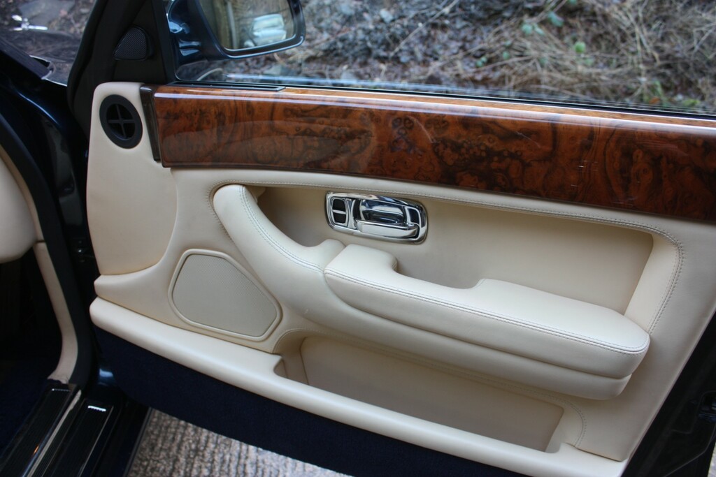 Bentley Arnage Red Label Silver #18