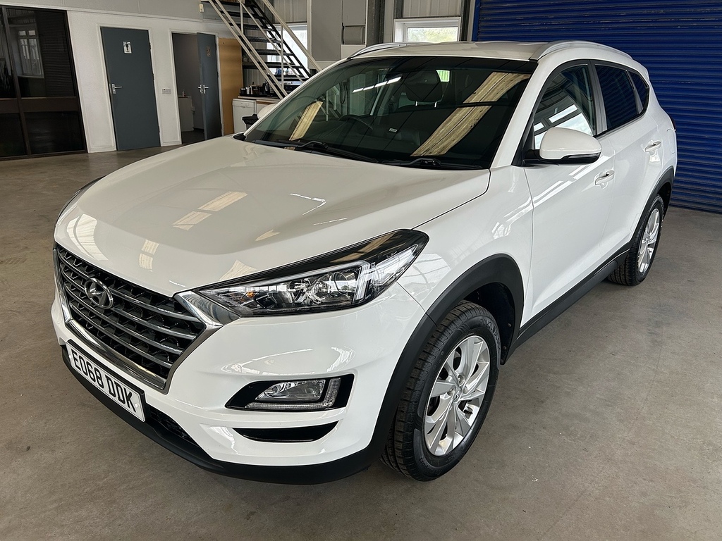 Hyundai Tucson Gdi Blue Drive Se Nav EO68DDK White #2