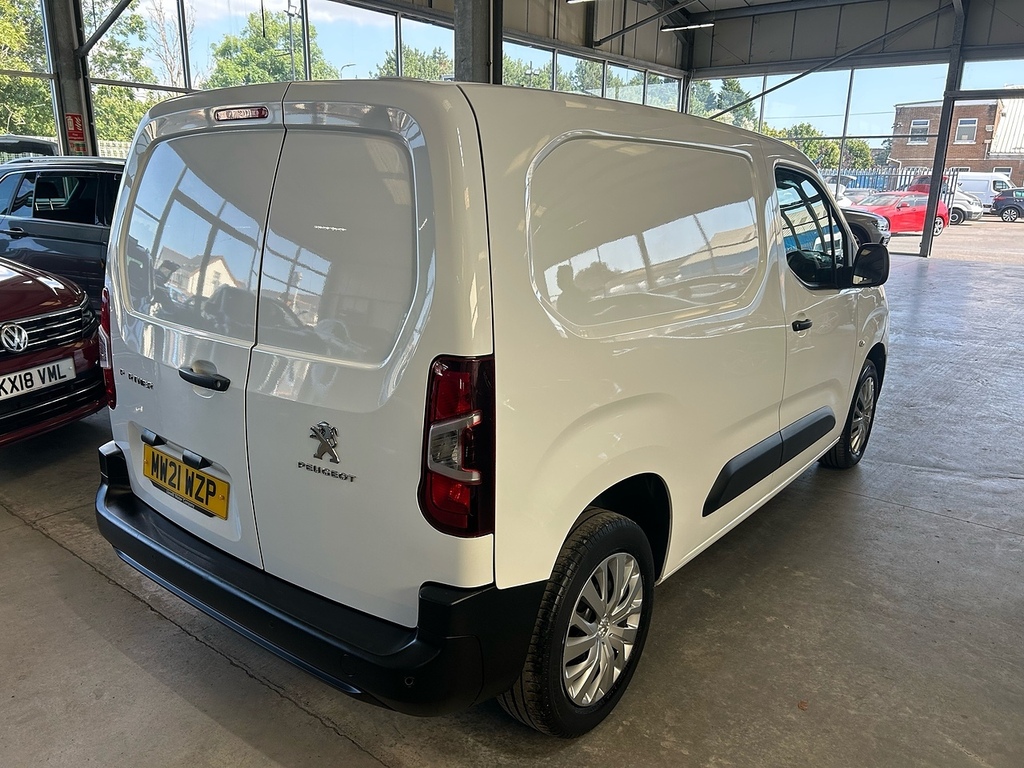 Peugeot Partner Bluehdi 1000 Professional MW21WZP White #4