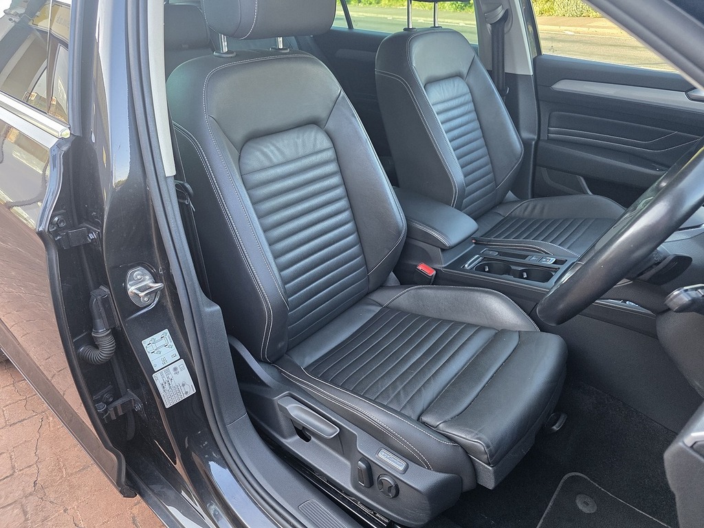 Volkswagen Passat 1.4 Tsi 13Kwh Gte Advance Estate Plug-i Red #28