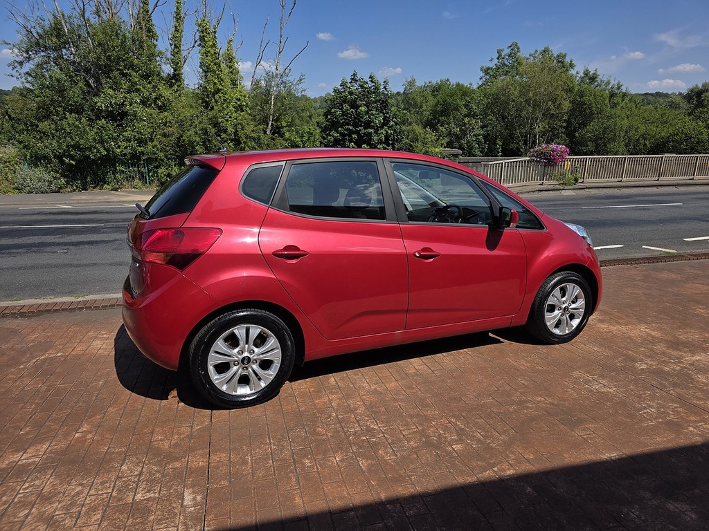 Kia Venga  White #11