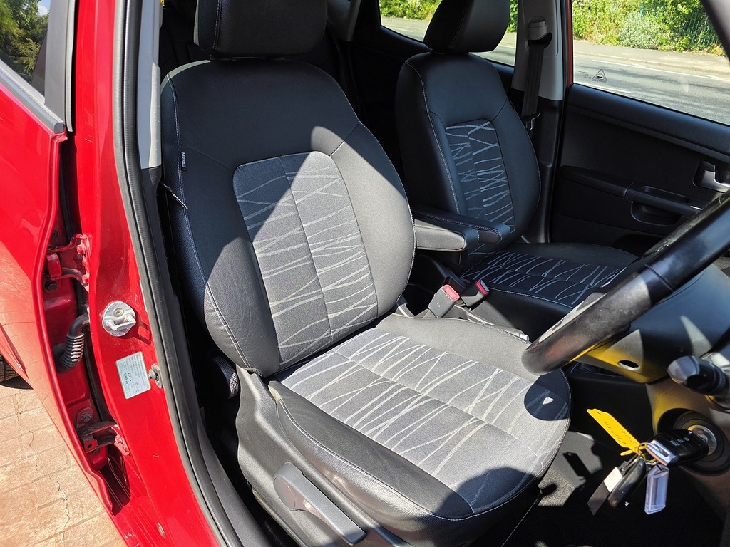 Kia Venga  White #28