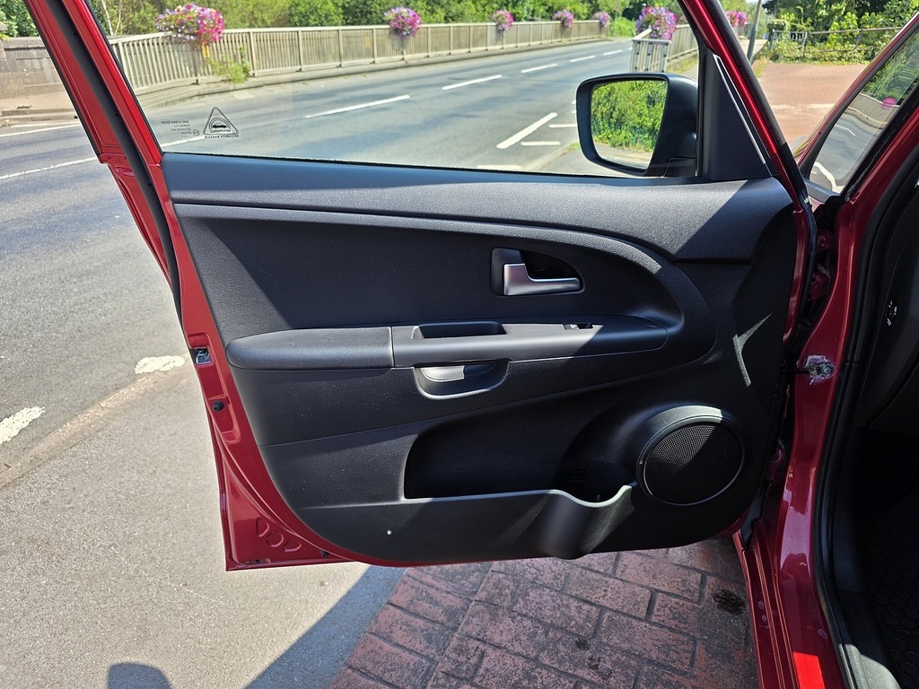 Kia Venga  White #40