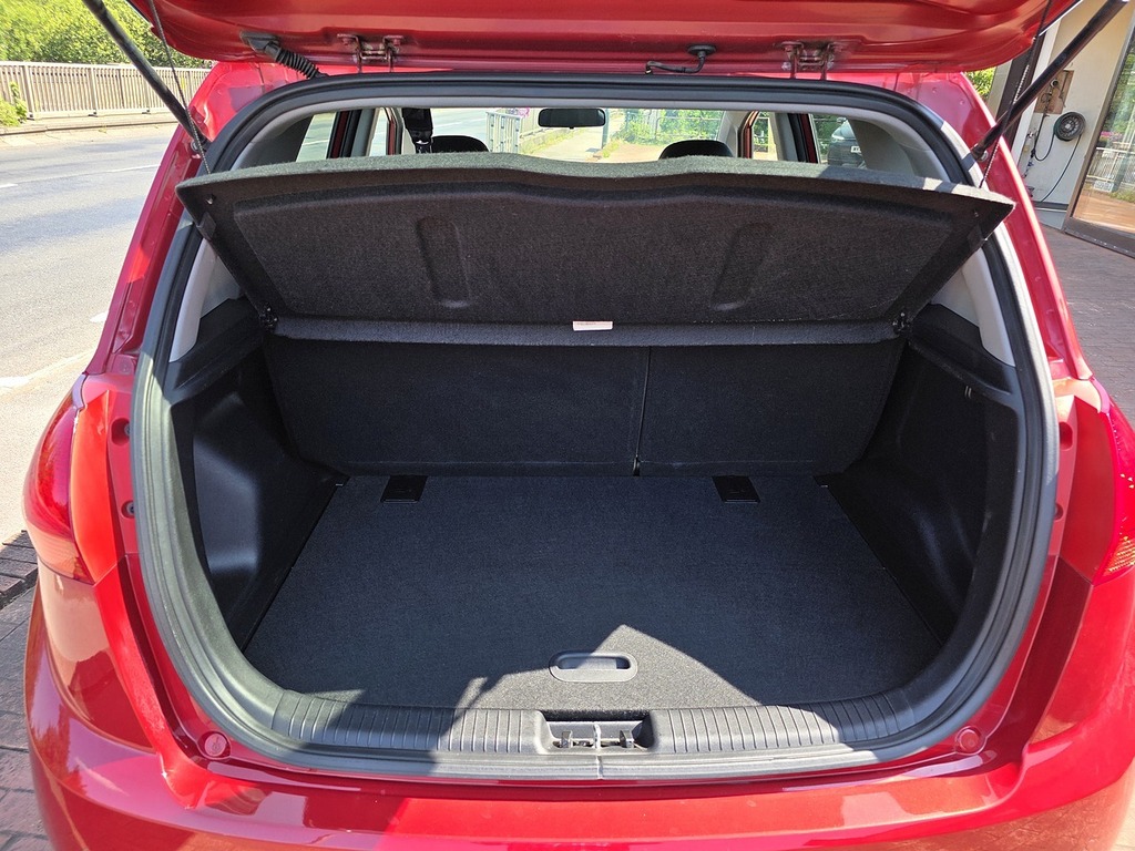Kia Venga  White #38