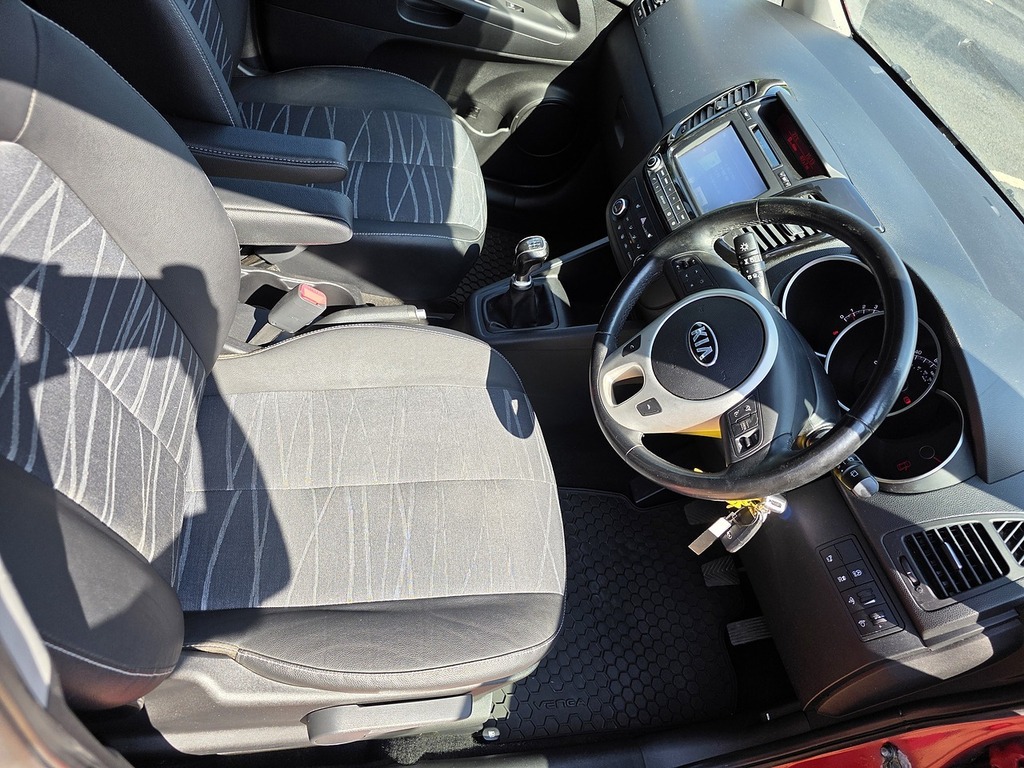Kia Venga  White #26