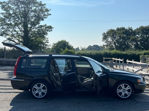 Volvo V70 Estate 2.4 D Se 2007 Green #2