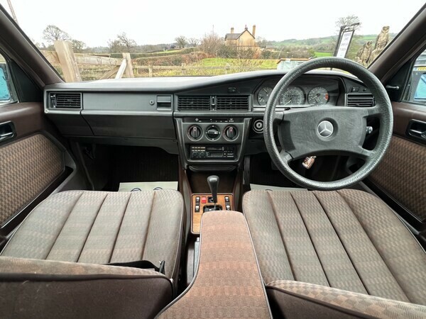 Mercedes-Benz 190 Saloon 2.0 1989 Silver #2