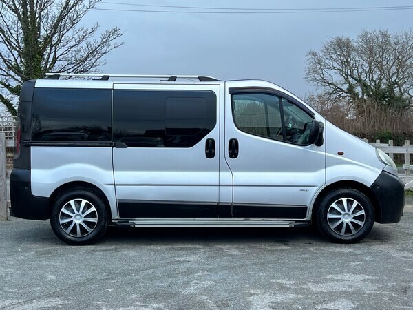 Vauxhall Vivaro Combi Van 1.9 Cdti 2006 Silver #3