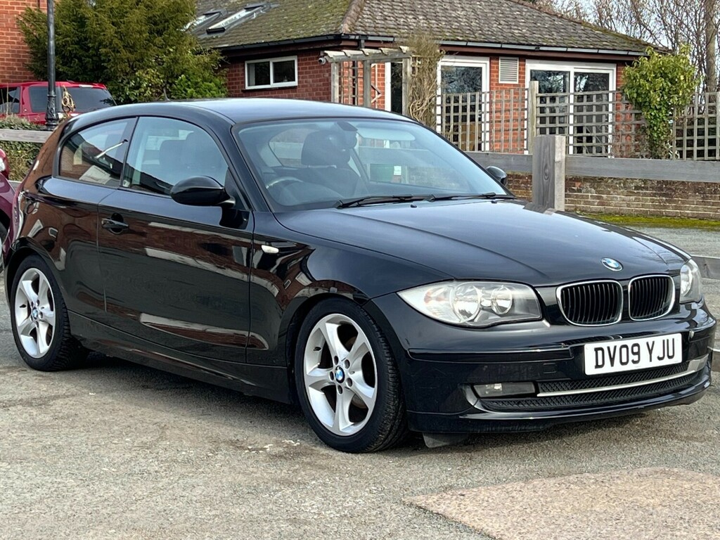 BMW 1 Series Hatchback 2.0 116I Sport 2009 DV09YJU Black #4