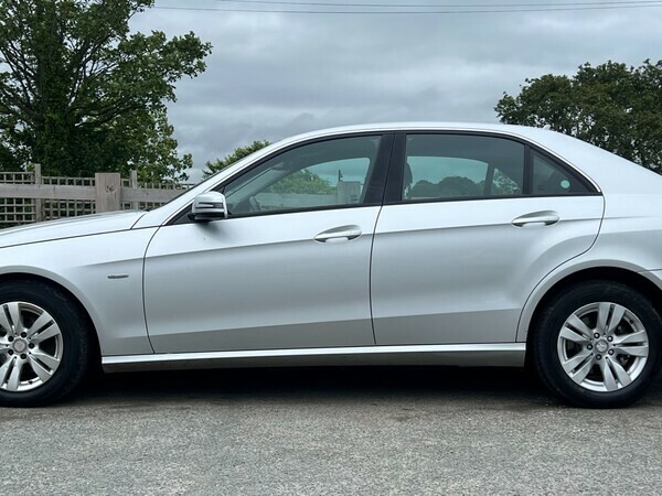 Mercedes-Benz E Class Saloon 2.1 E220 Cdi Blueefficiency Se 2010 Silver #3