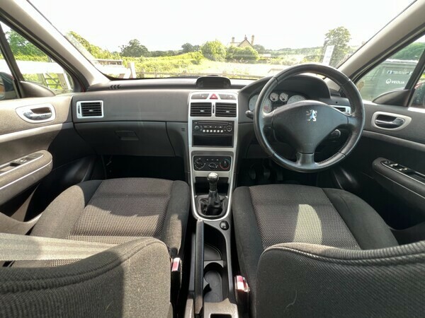Peugeot 307 Hatchback 1.6 Hdi S 2007 Red #3