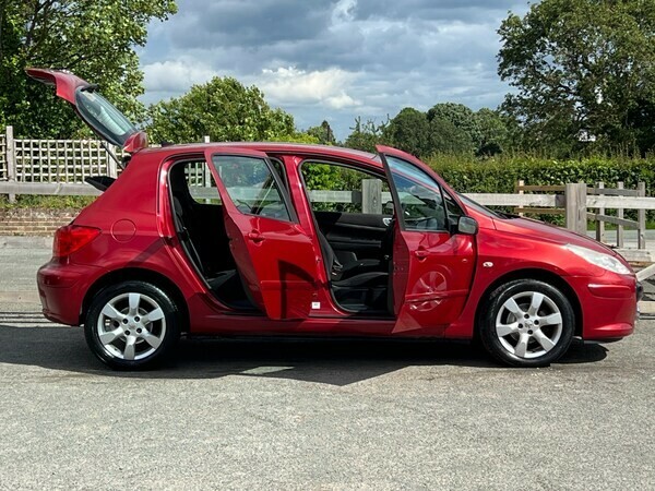 Peugeot 307 Hatchback 1.6 Hdi S 2007 Red #2