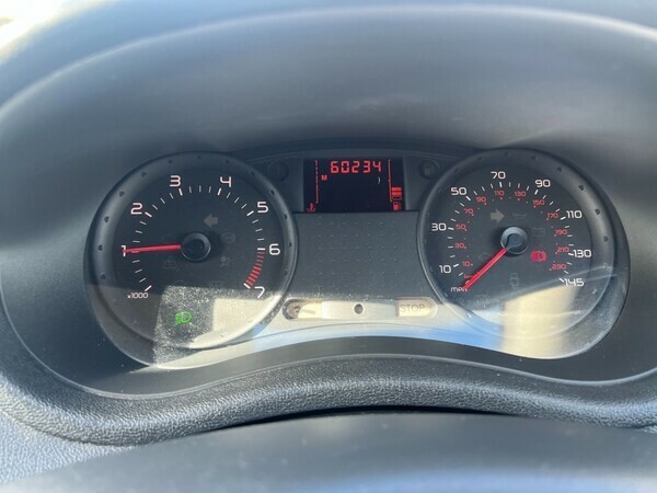 Renault Clio Hatchback 1.2 16V Freeway 2008 Red #4