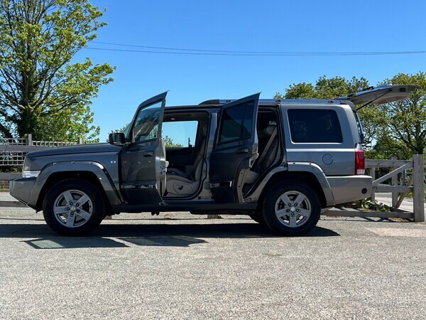 Jeep Commander Suv 5.7 V8 Limited 2006 Grey #3