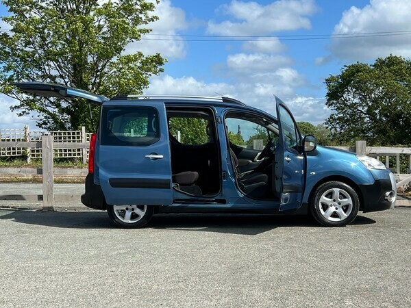 Peugeot Partner Tepee Mpv 1.6 Hdi 8V Tepee Outdoor 2010 Blue #2