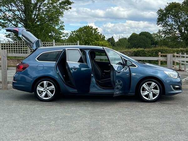 Vauxhall Astra Estate 1.6 16V Sri 2012 AU62UNG Blue #2