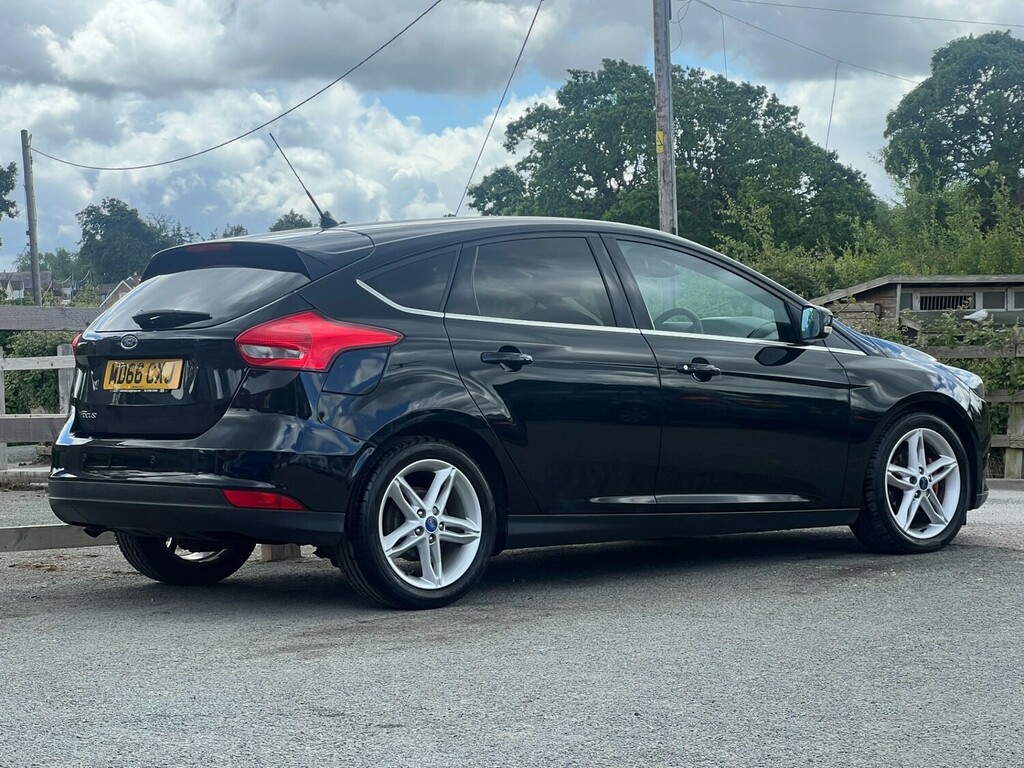 Ford Focus Hatchback 1.5 Tdci Titanium 2016 MD66CXJ Black #4