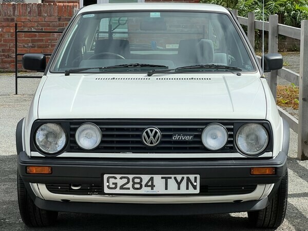Volkswagen Golf 1.6Driver 5dr Red #2