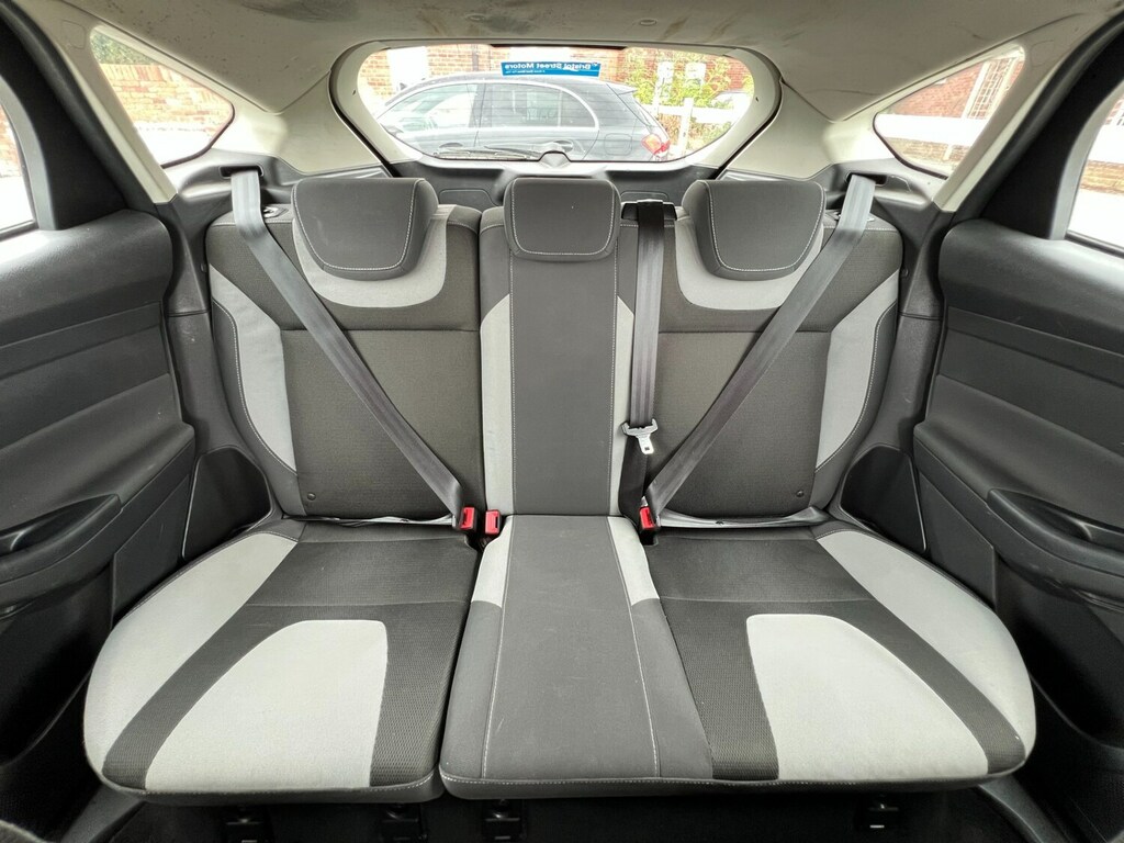 Ford Focus Hatchback 1.6 Tdci Zetec 2012 FH61LFJ Silver #5
