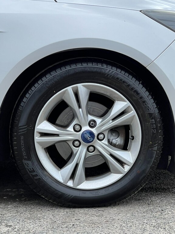 Ford Focus Hatchback 1.6 Tdci Zetec 2012 FH61LFJ Silver #4