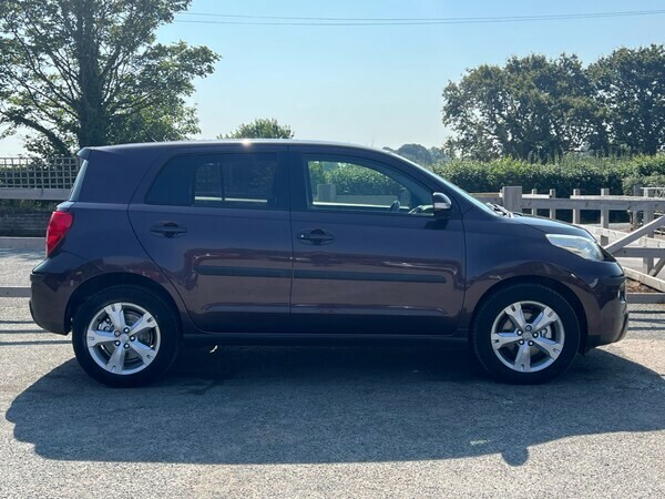 Toyota Urban Cruiser Suv 1.4 D-4d 2012 Purple #3